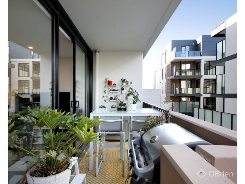 215/70 Batesford Road, Chadstone VIC 3148