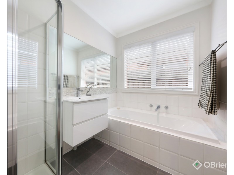 1B Rowson Grove, Clarinda VIC 3169