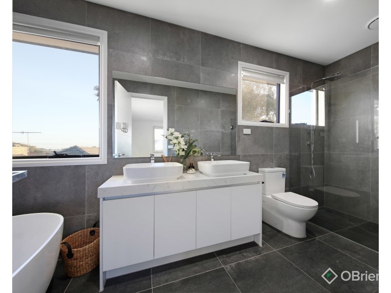 35 Wave Avenue, Mount Waverley VIC 3149