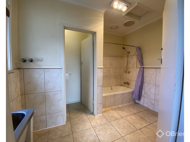 2/18 Marie Street, Doveton VIC 3177