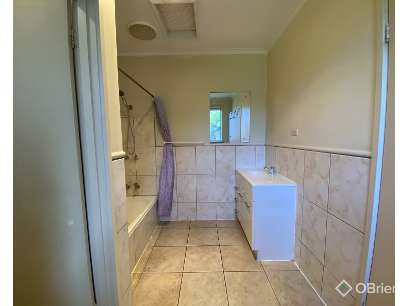 2/18 Marie Street, Doveton VIC 3177