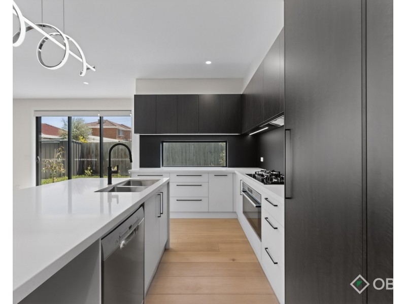 2/7 Surrey Crescent, Oakleigh East VIC 3166