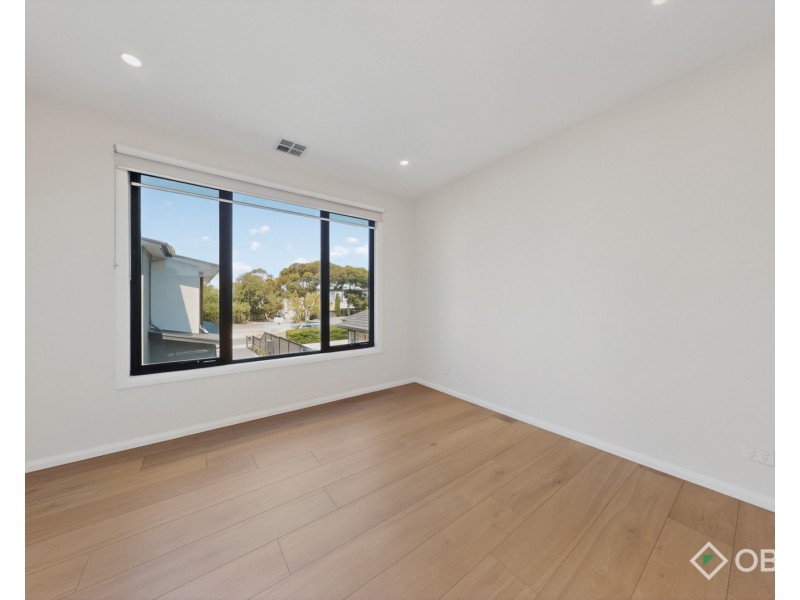 2/7 Surrey Crescent, Oakleigh East VIC 3166