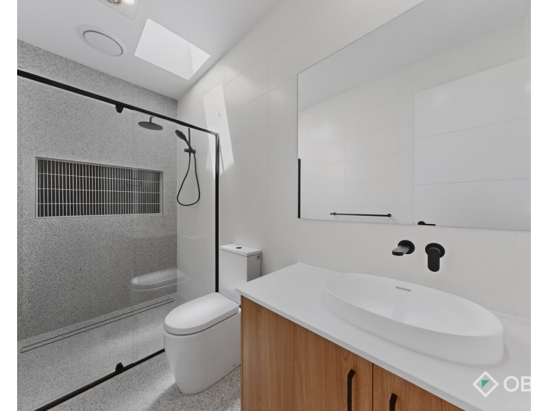 2/7 Surrey Crescent, Oakleigh East VIC 3166