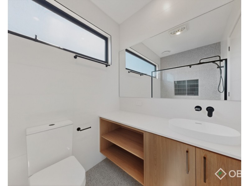 2/7 Surrey Crescent, Oakleigh East VIC 3166