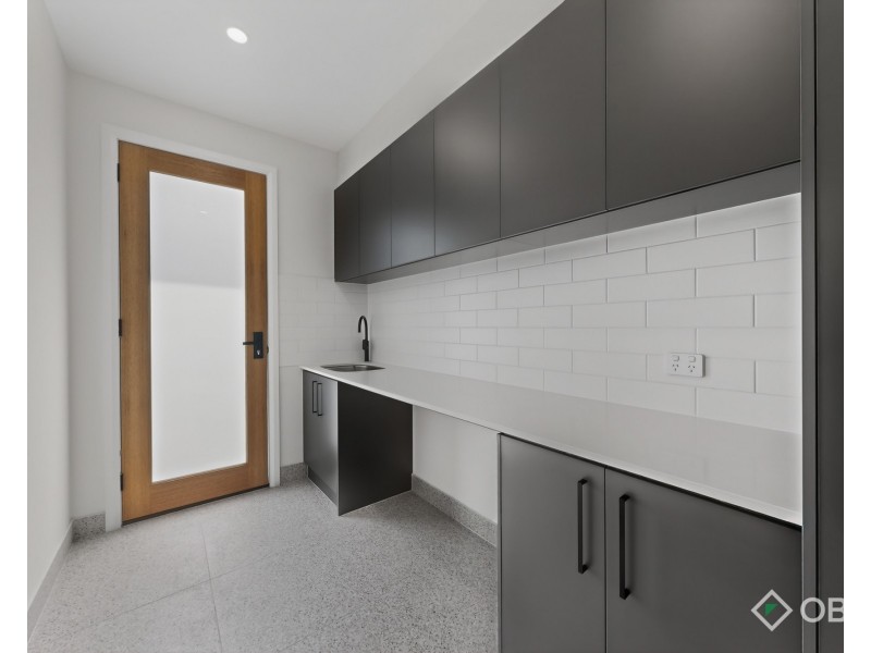 2/7 Surrey Crescent, Oakleigh East VIC 3166