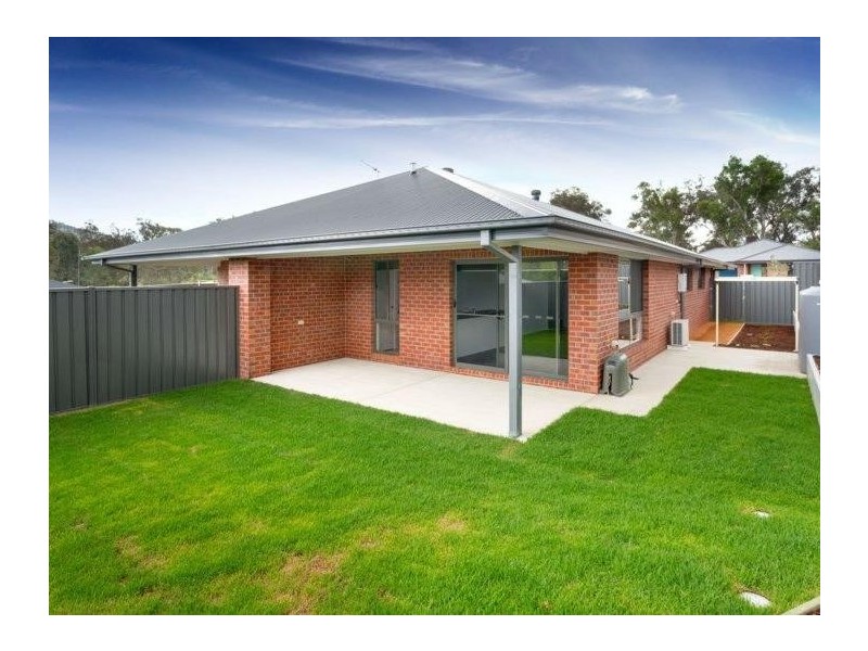 16-16A Weissel Court, Thurgoona NSW 2640