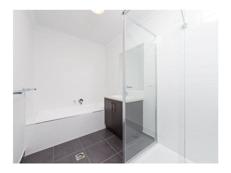 16-16A Weissel Court, Thurgoona NSW 2640