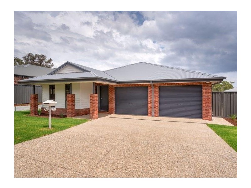 16-16A Weissel Court, Thurgoona NSW 2640