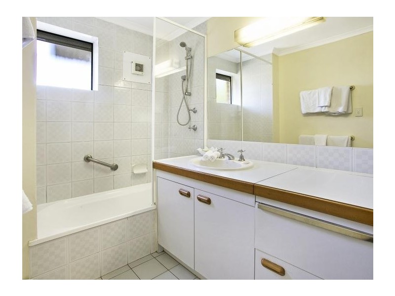 Room 2 40/11 Ascog Terrace, Toowong QLD 4066