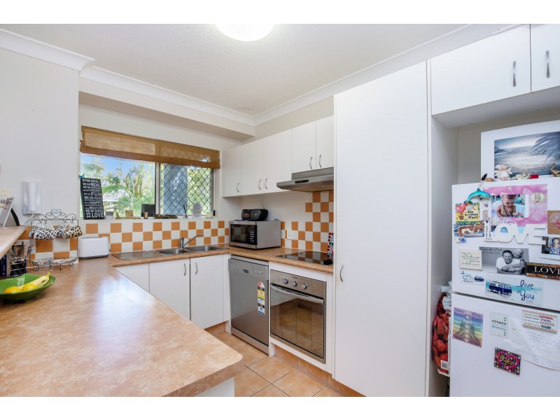 4/31 Mawarra Street, Chevron Island QLD 4217