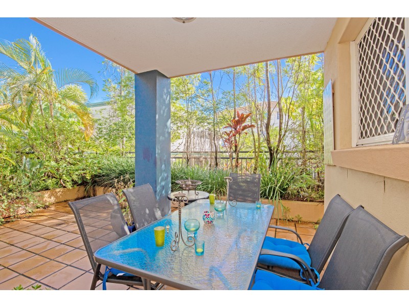 4/31 Mawarra Street, Chevron Island QLD 4217