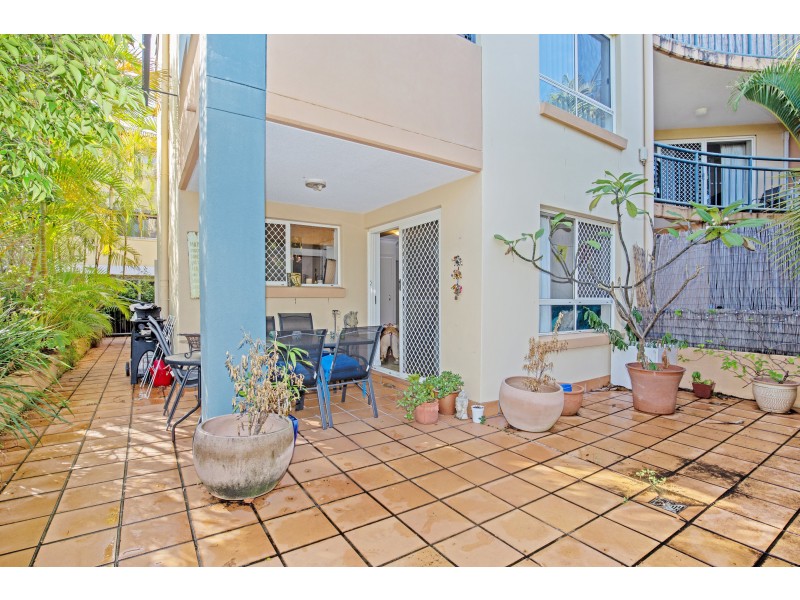 4/31 Mawarra Street, Chevron Island QLD 4217