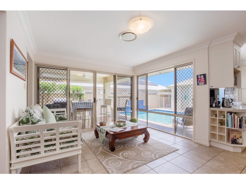 112 Crestwood Drive, Molendinar QLD 4214