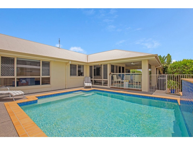 112 Crestwood Drive, Molendinar QLD 4214