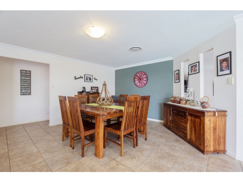 112 Crestwood Drive, Molendinar QLD 4214