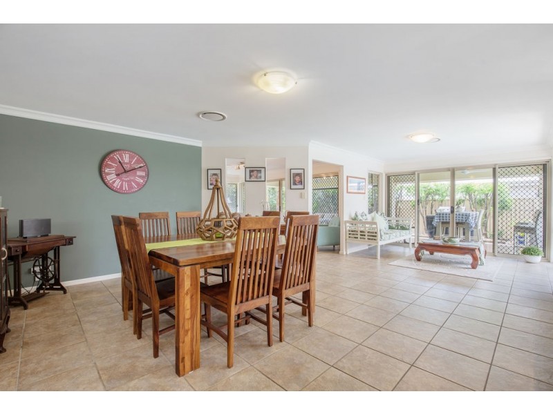 112 Crestwood Drive, Molendinar QLD 4214