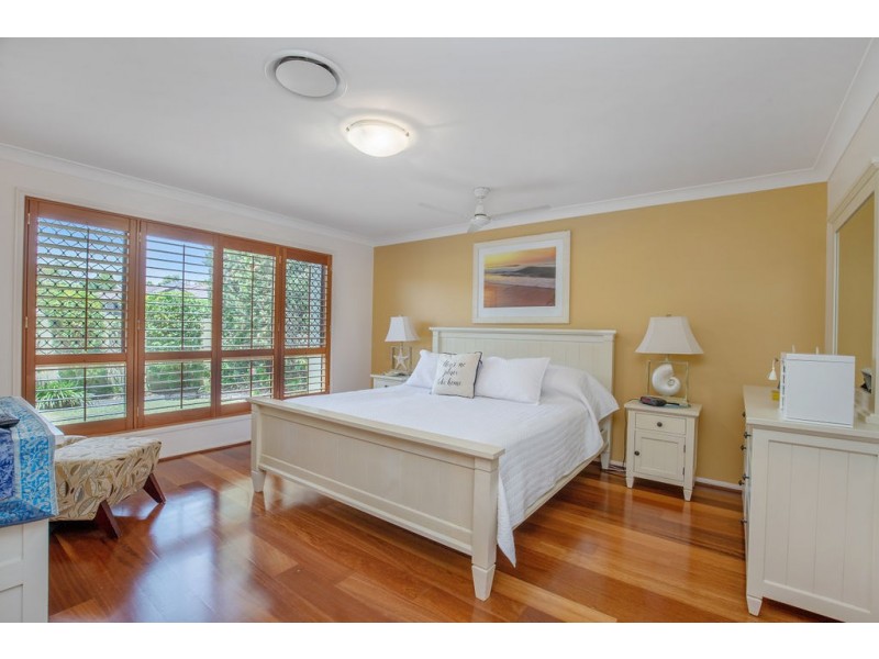 112 Crestwood Drive, Molendinar QLD 4214