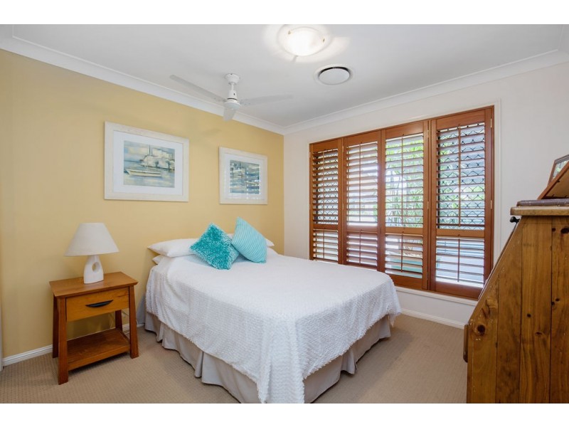 112 Crestwood Drive, Molendinar QLD 4214