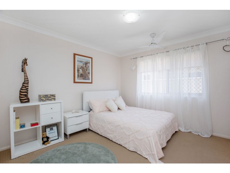 112 Crestwood Drive, Molendinar QLD 4214