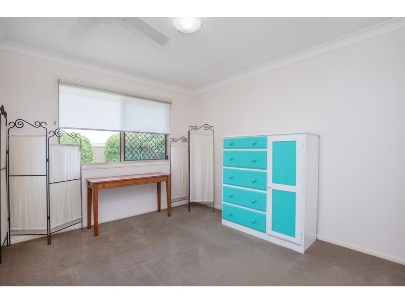 112 Crestwood Drive, Molendinar QLD 4214