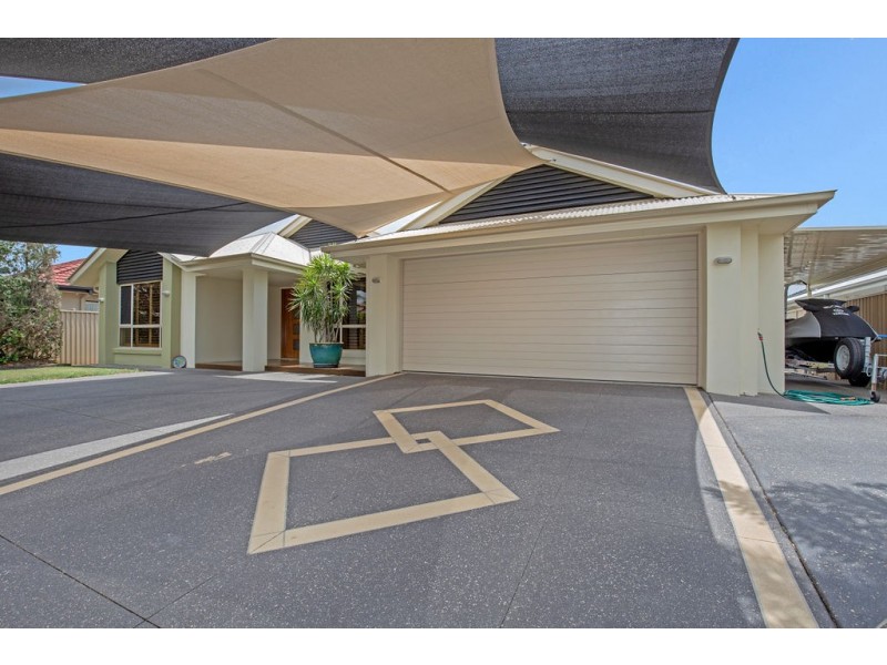 112 Crestwood Drive, Molendinar QLD 4214