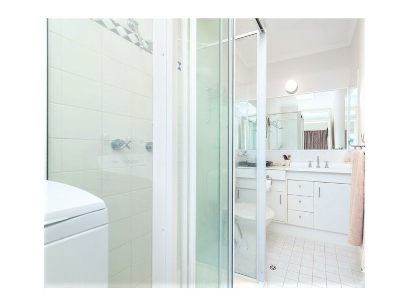 Room 1/1/104 CARMODY ROAD, St Lucia QLD 4067