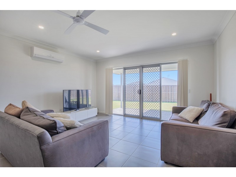 68 Whitsunday Circuit, Pimpama QLD 4209