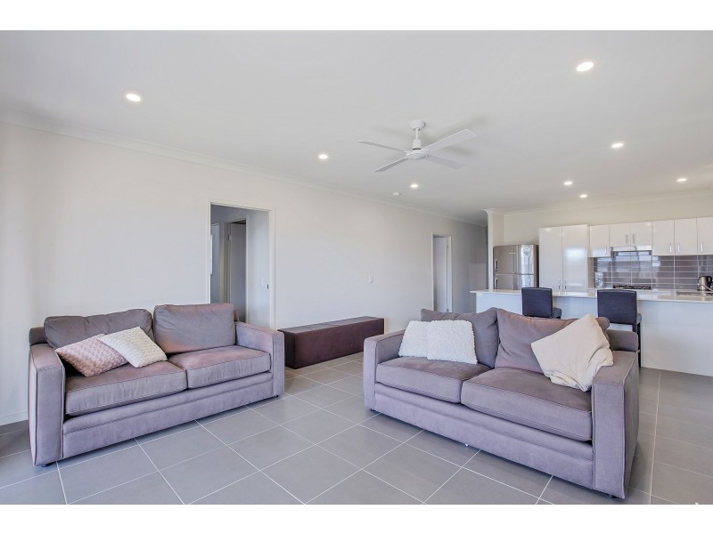 68 Whitsunday Circuit, Pimpama QLD 4209