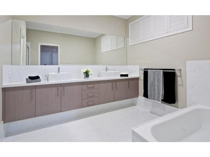 10 South Quay Drive, Biggera Waters QLD 4216