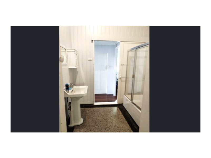 Room 1/20 Harrys Road, Taringa QLD 4068