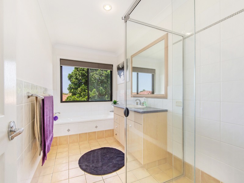 10 The Parade, Helensvale QLD 4212