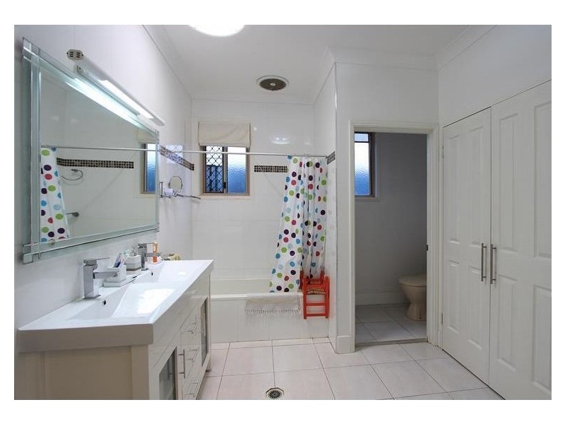 Bardon QLD 4065
