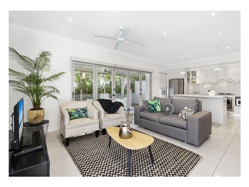 Room 1/1/146  Carmody Road, St Lucia QLD 4067