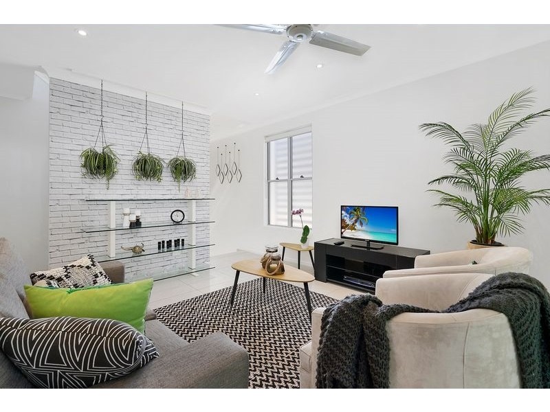 Room 1/1/146  Carmody Road, St Lucia QLD 4067