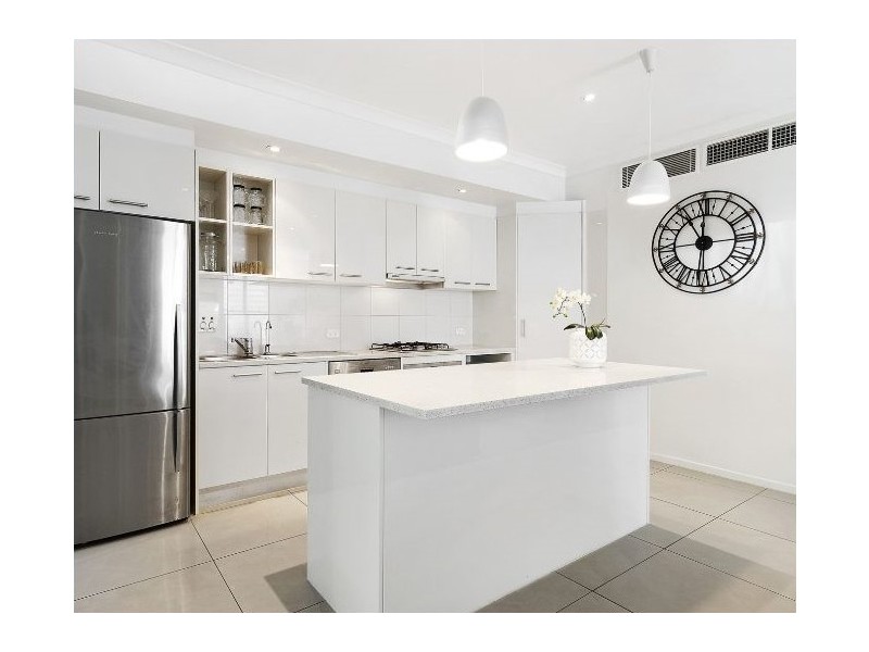 Room 1/1/146  Carmody Road, St Lucia QLD 4067