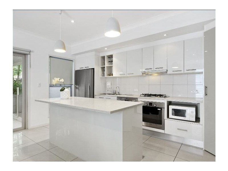 Room 1/1/146  Carmody Road, St Lucia QLD 4067