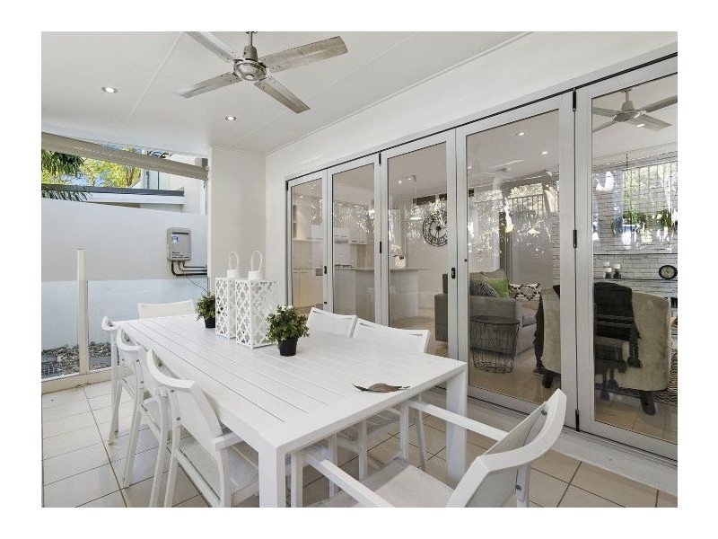 Room 1/1/146  Carmody Road, St Lucia QLD 4067
