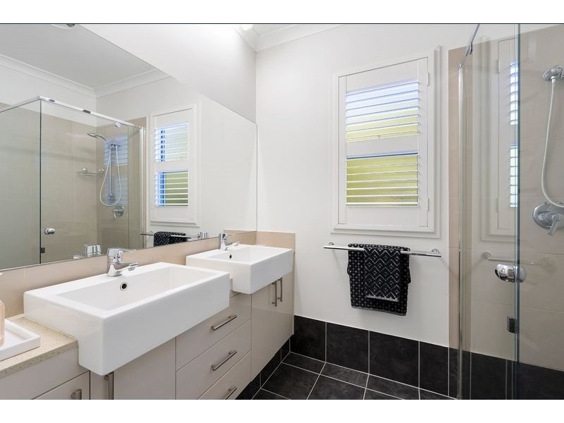 Room 1/1/146  Carmody Road, St Lucia QLD 4067