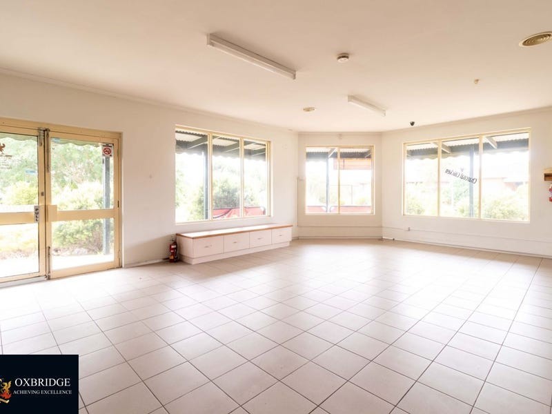 9 Josephine Avenue, Cranbourne North VIC 3977