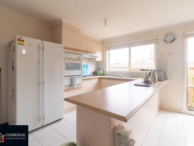 9 Josephine Avenue, Cranbourne North VIC 3977