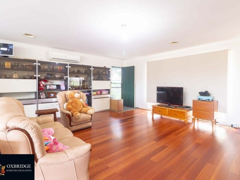 9 Josephine Avenue, Cranbourne North VIC 3977