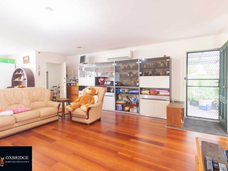 9 Josephine Avenue, Cranbourne North VIC 3977
