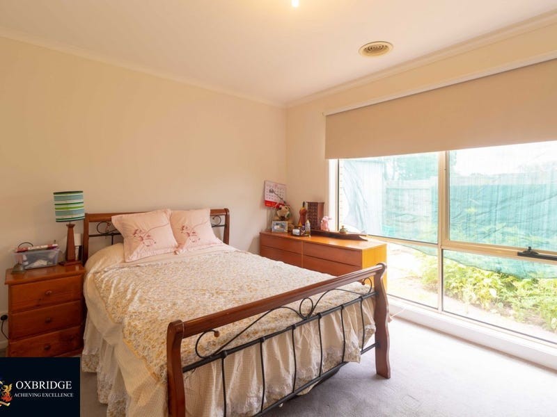 9 Josephine Avenue, Cranbourne North VIC 3977
