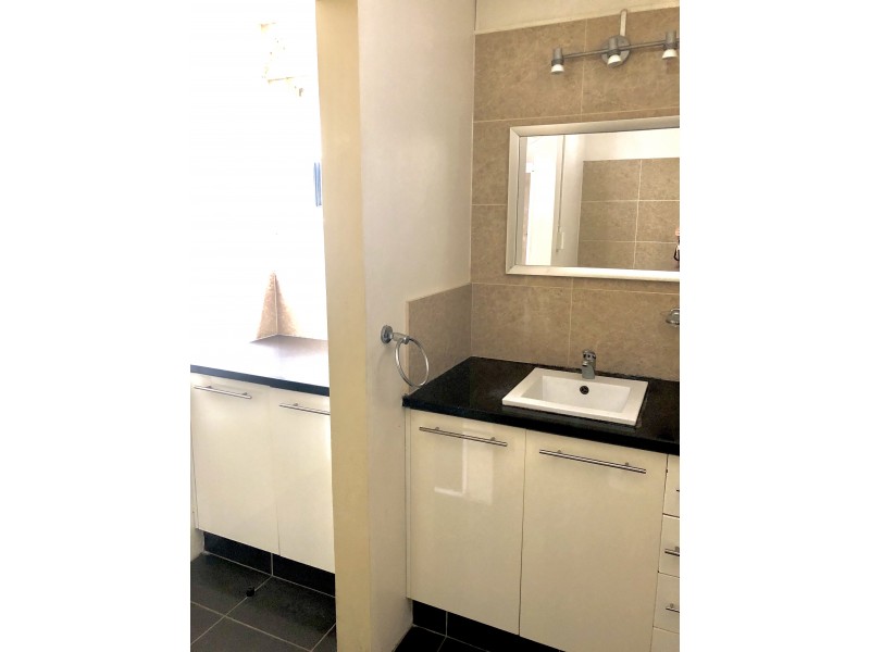 Room 4, 1/333 Milton Road, Auchenflower QLD 4066