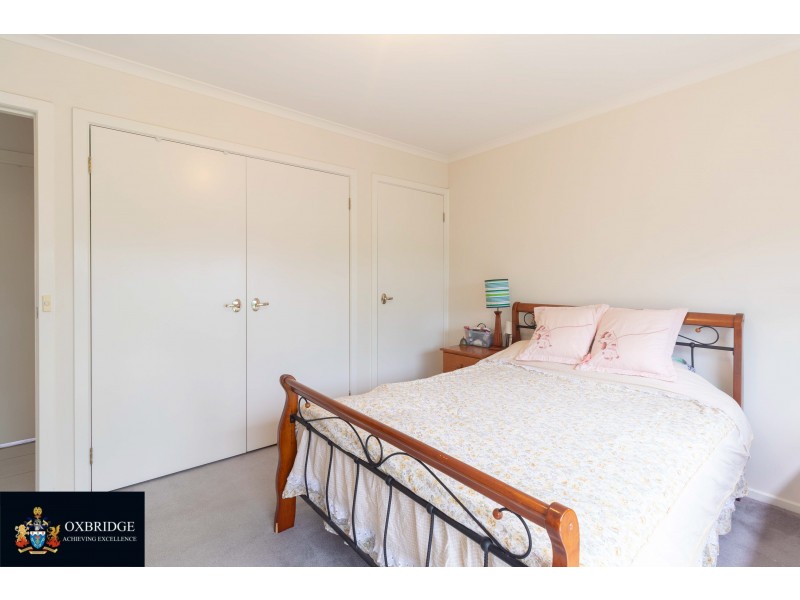 9 Josephine Avenue, Cranbourne North VIC 3977