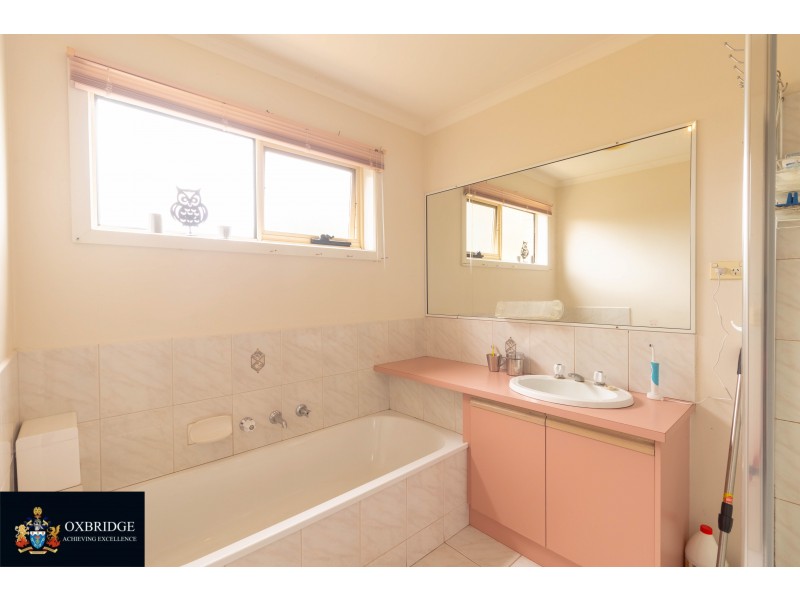 9 Josephine Avenue, Cranbourne North VIC 3977