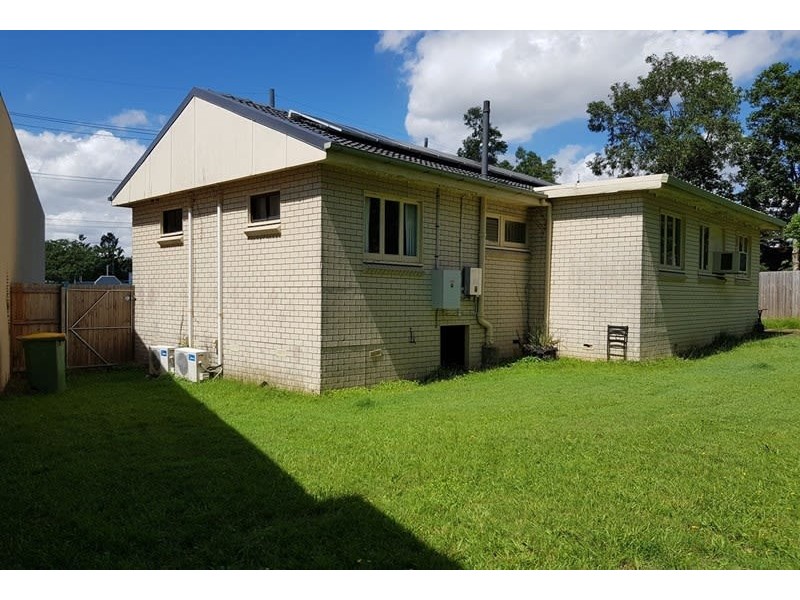 8 Nepean Avenue, Arana Hills QLD 4054