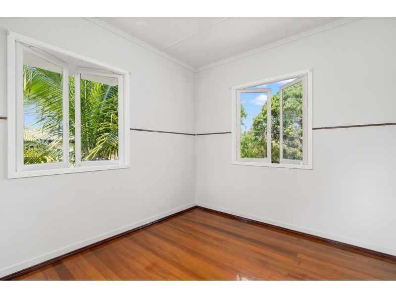 8 Kingaroy Street, Stafford Heights QLD 4053