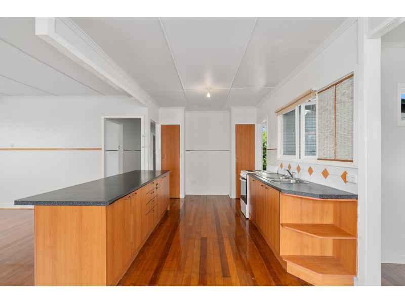 8 Kingaroy Street, Stafford Heights QLD 4053